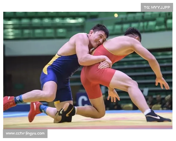 资深摔跤教练张成斌指出选手基本带伤上阵，解析摔跤运动特点